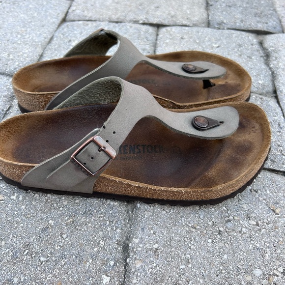 Birkenstock Gizeh Sandals - Size EU 38. US size 7. Used in good condition. - Picture 4 of 5